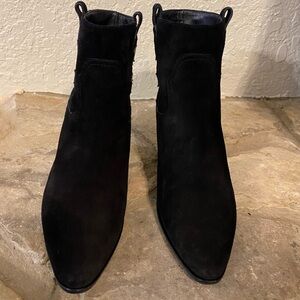 Saint Laurent Wyatt 40 Embroidered Star suede boots black